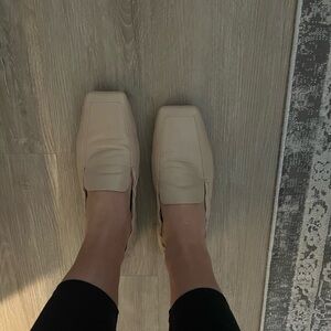 Port & Paire Classic Cream Square-Toe Slip-On Loafers